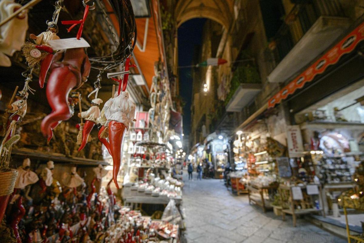Grande & Caratteristico Dietro La Cattedrale ナポリ エクステリア 写真