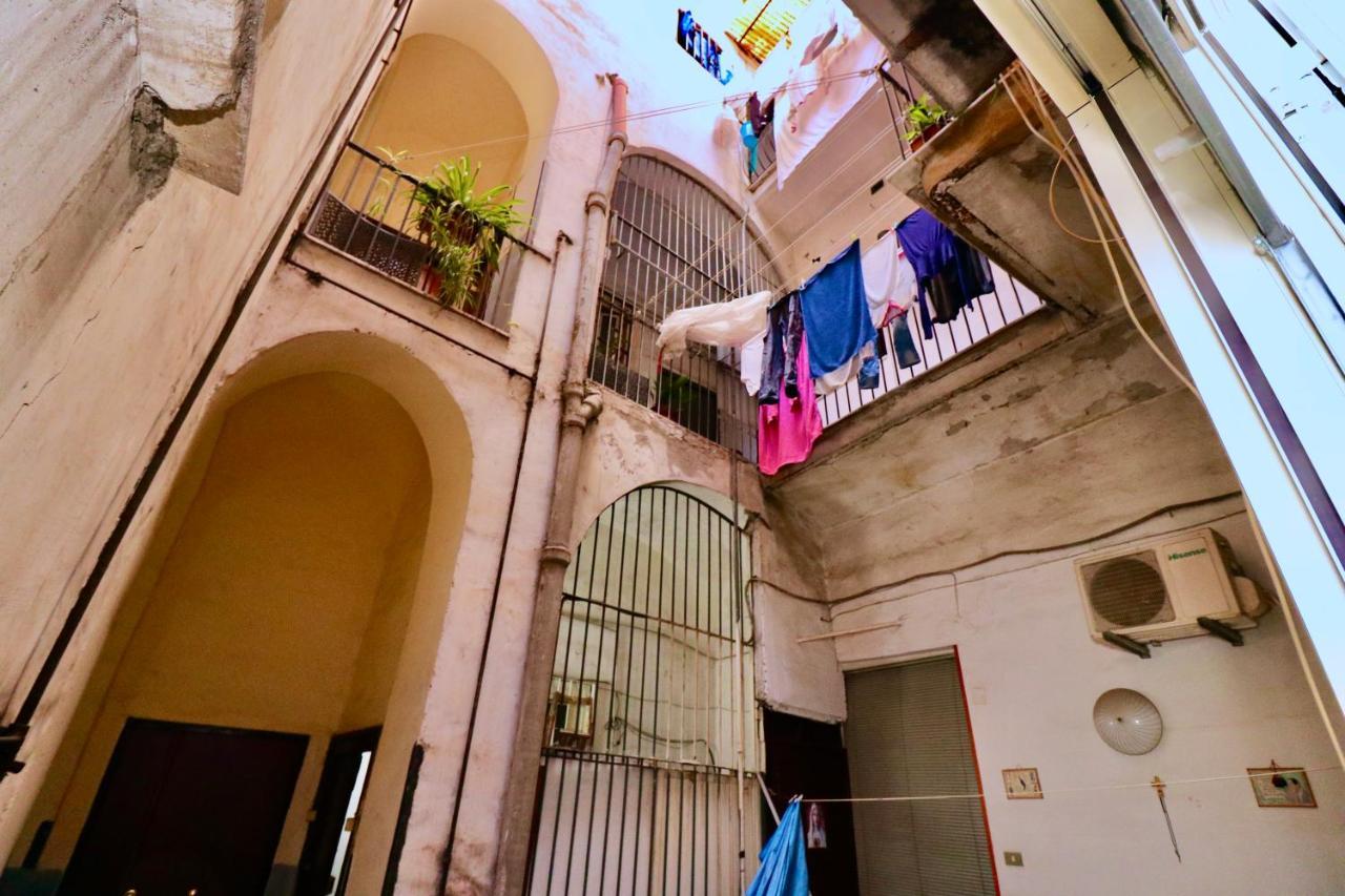Grande & Caratteristico Dietro La Cattedrale ナポリ エクステリア 写真